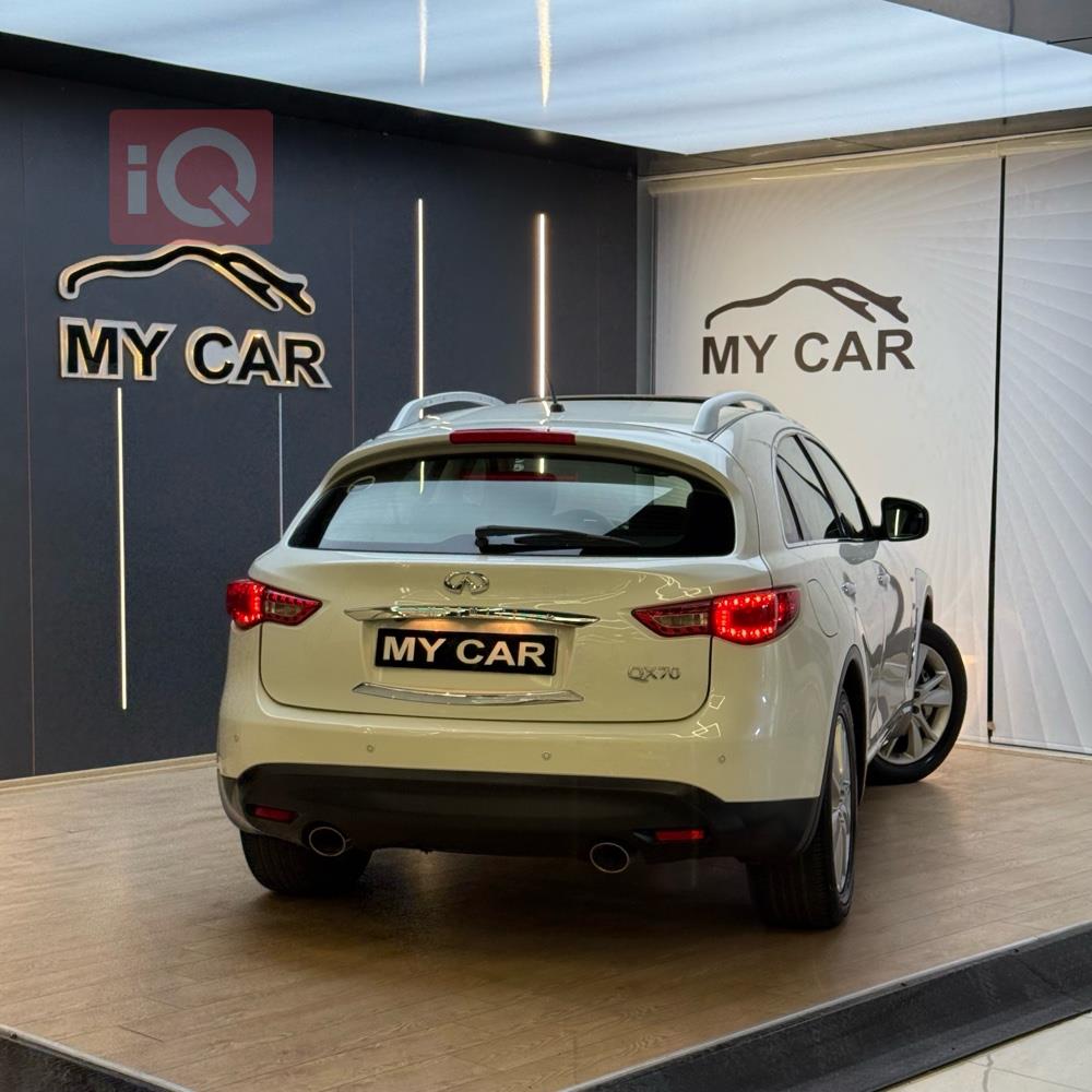 Infiniti QX70